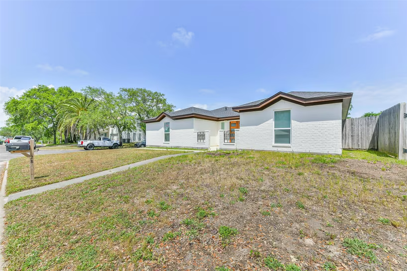 Photo 3 of 28 Back Bay Circle, Galveston, TX