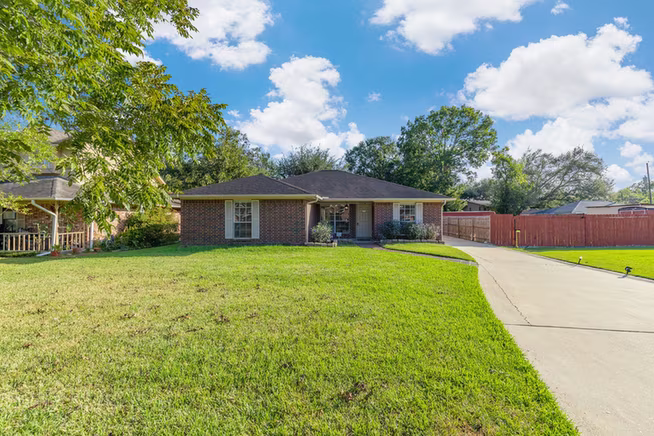 Photo 2 of 8018 Holiday Lane, Houston, TX