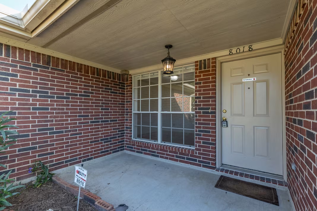 Photo 5 of 8018 Holiday Lane, Houston, TX