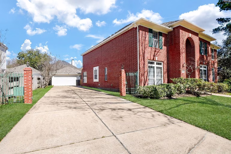Photo 3 of 12236 S Shadow Cove Drive, Houston, TX