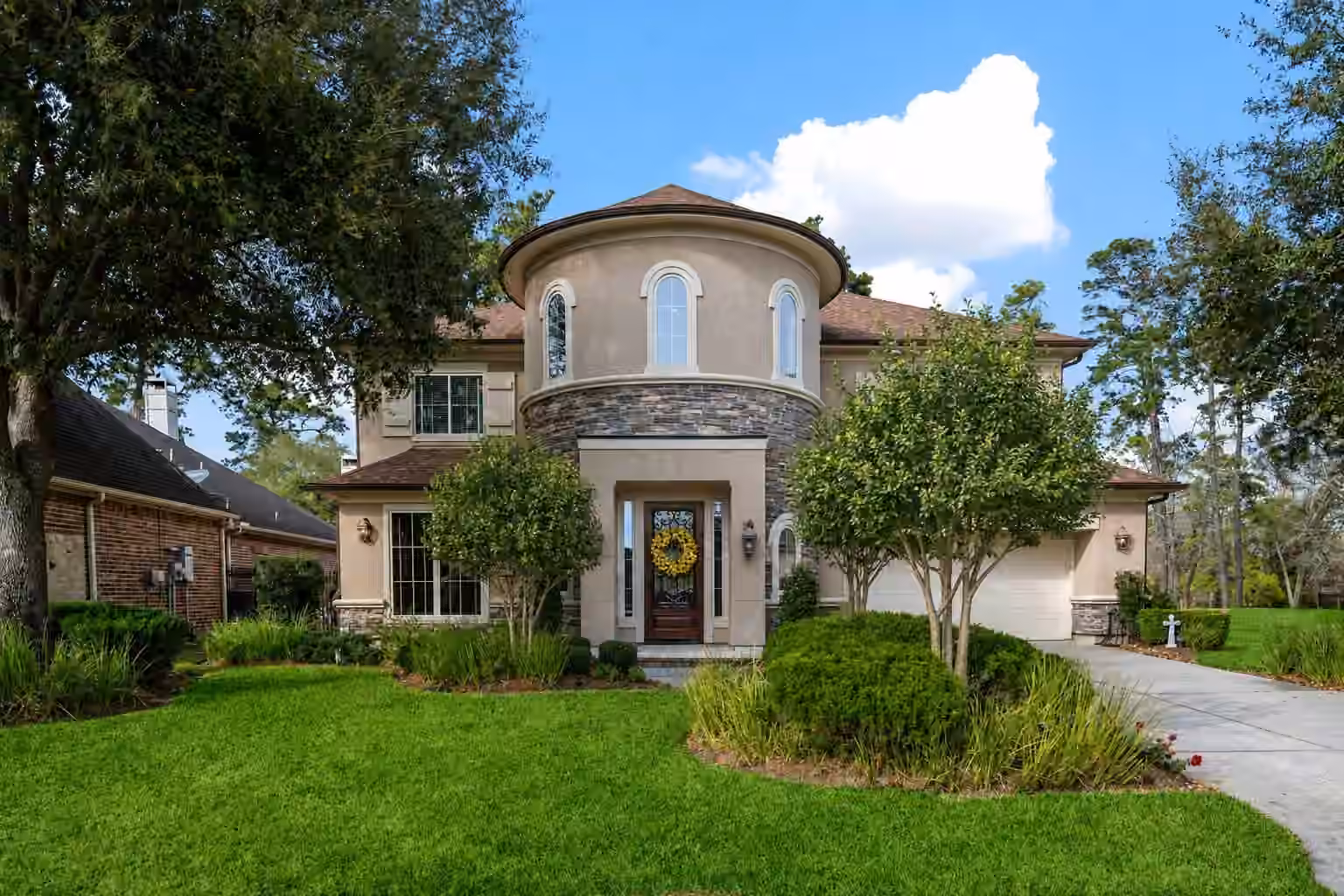 Photo of 3303 N Cotswold Manor Drive, Kingwood, TX