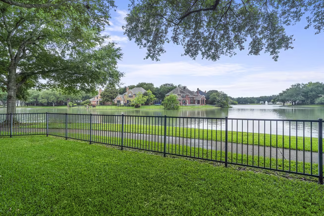Photo 3 of 39 Rippling Creek Drive, Sugar Land, TX