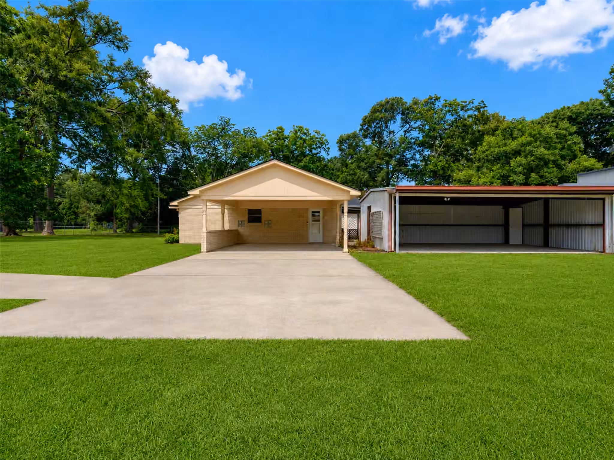 Photo 4 of 651 County Road 319, Cleveland, TX