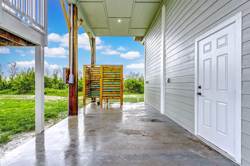 Photo 5 of 1040 Johnson Road, Gilchrist, TX