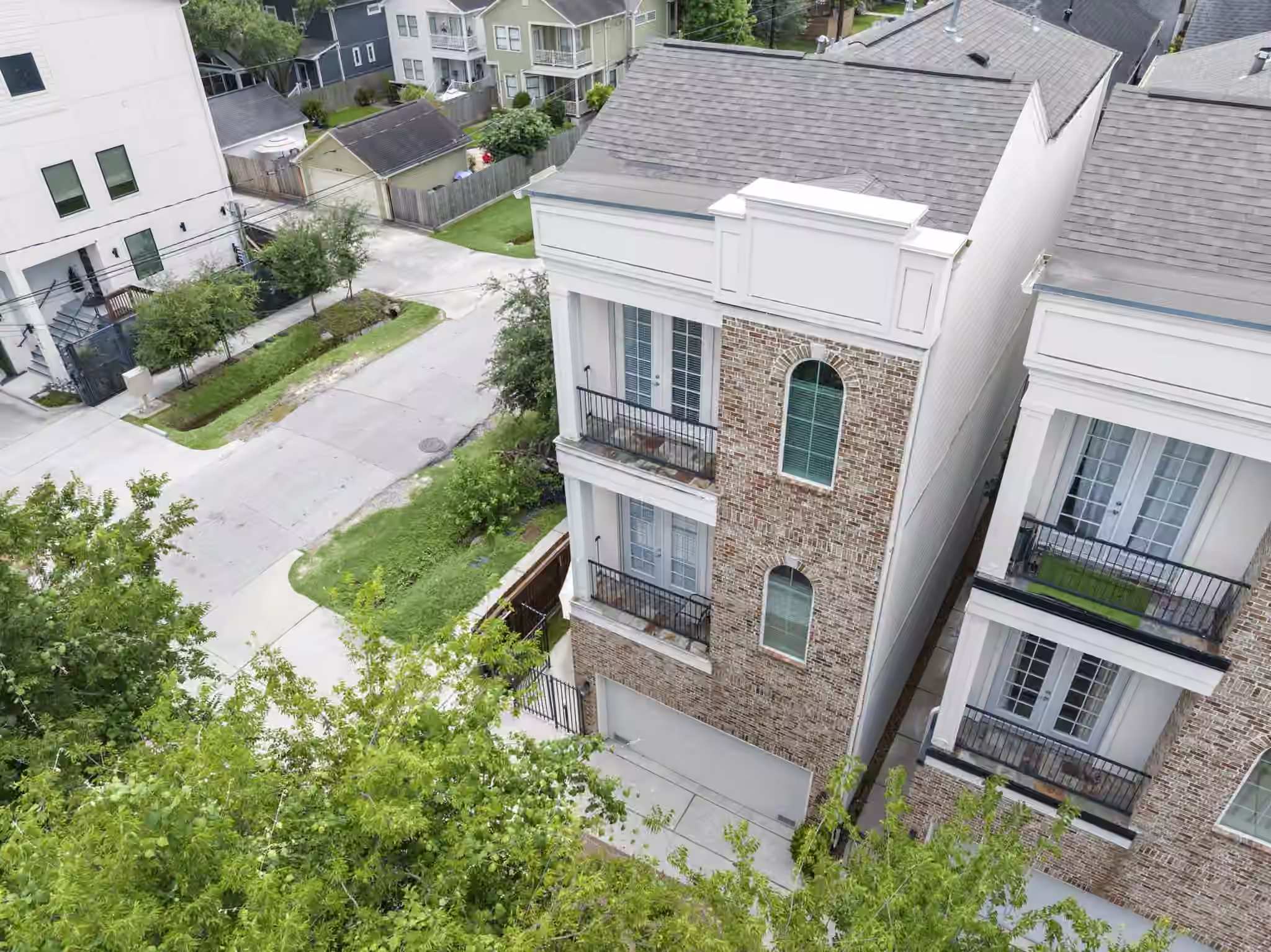 Photo 2 of 1041 W 17th Street, Houston, TX