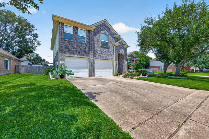 Photo 2 of 12214 Doe Meadow Drive, Stafford, TX