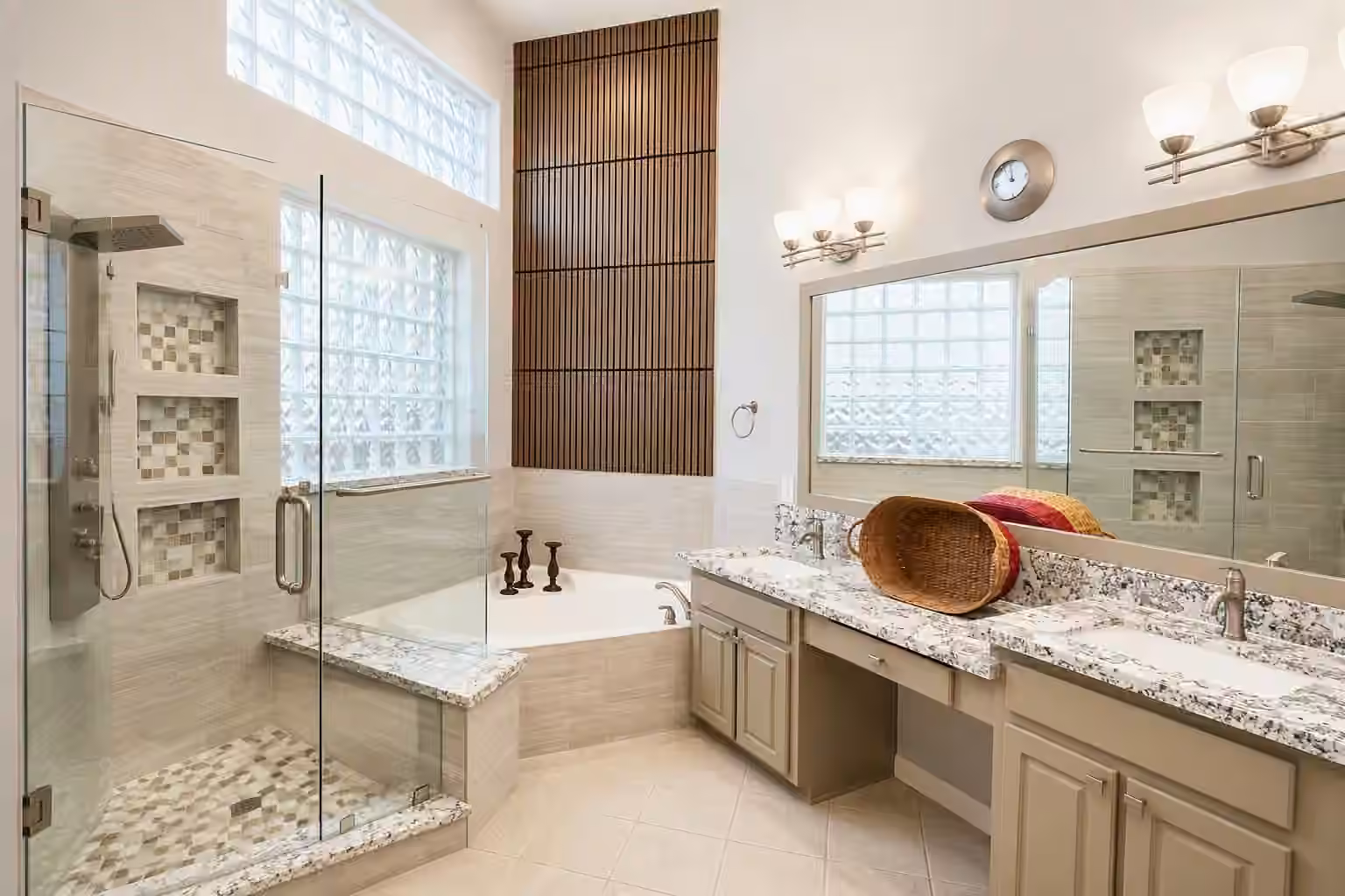 Photo 3 of 15 Oakmont Court, Jersey Village, TX