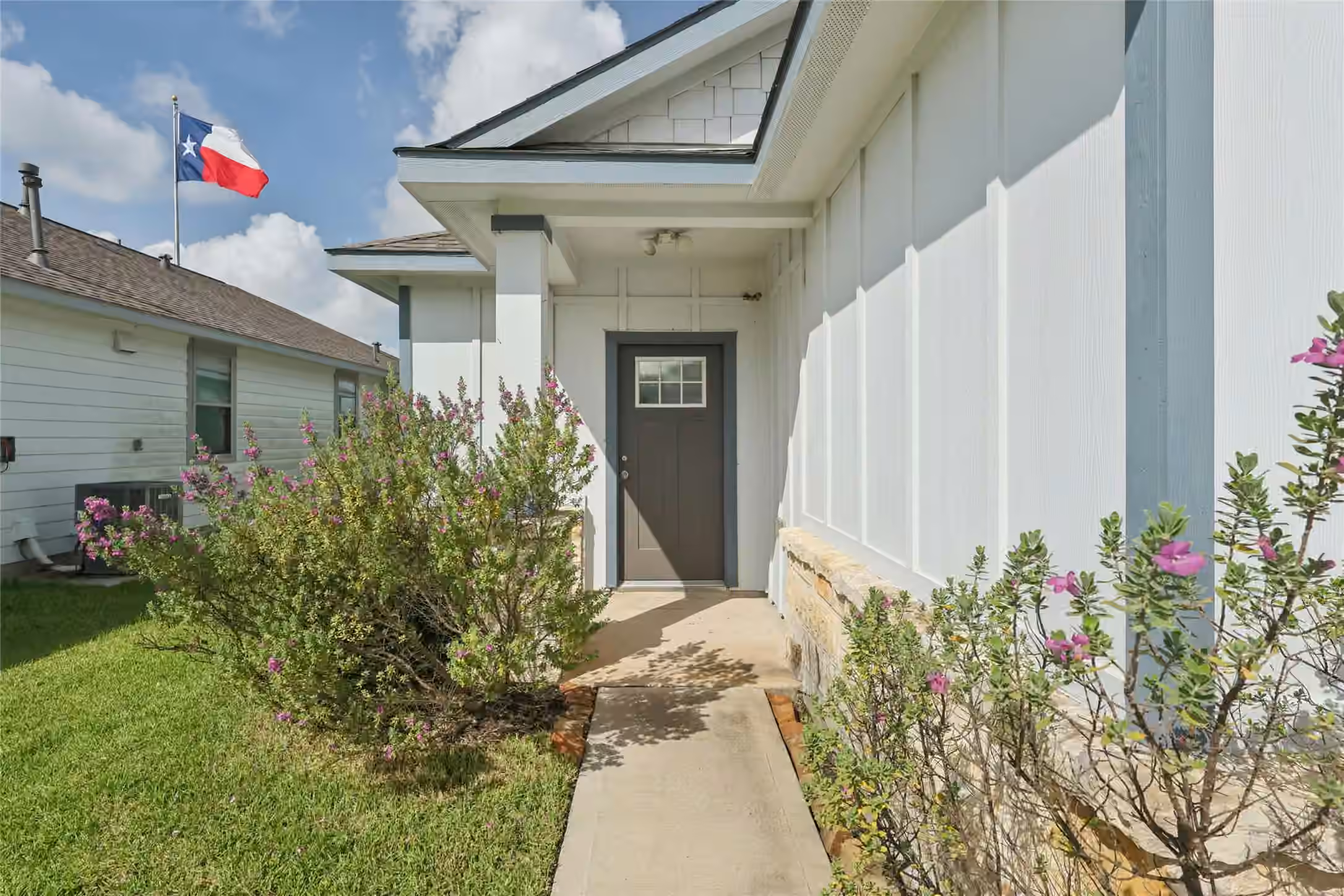 Photo 4 of 111 Tejas Village Parkway, Beasley, TX