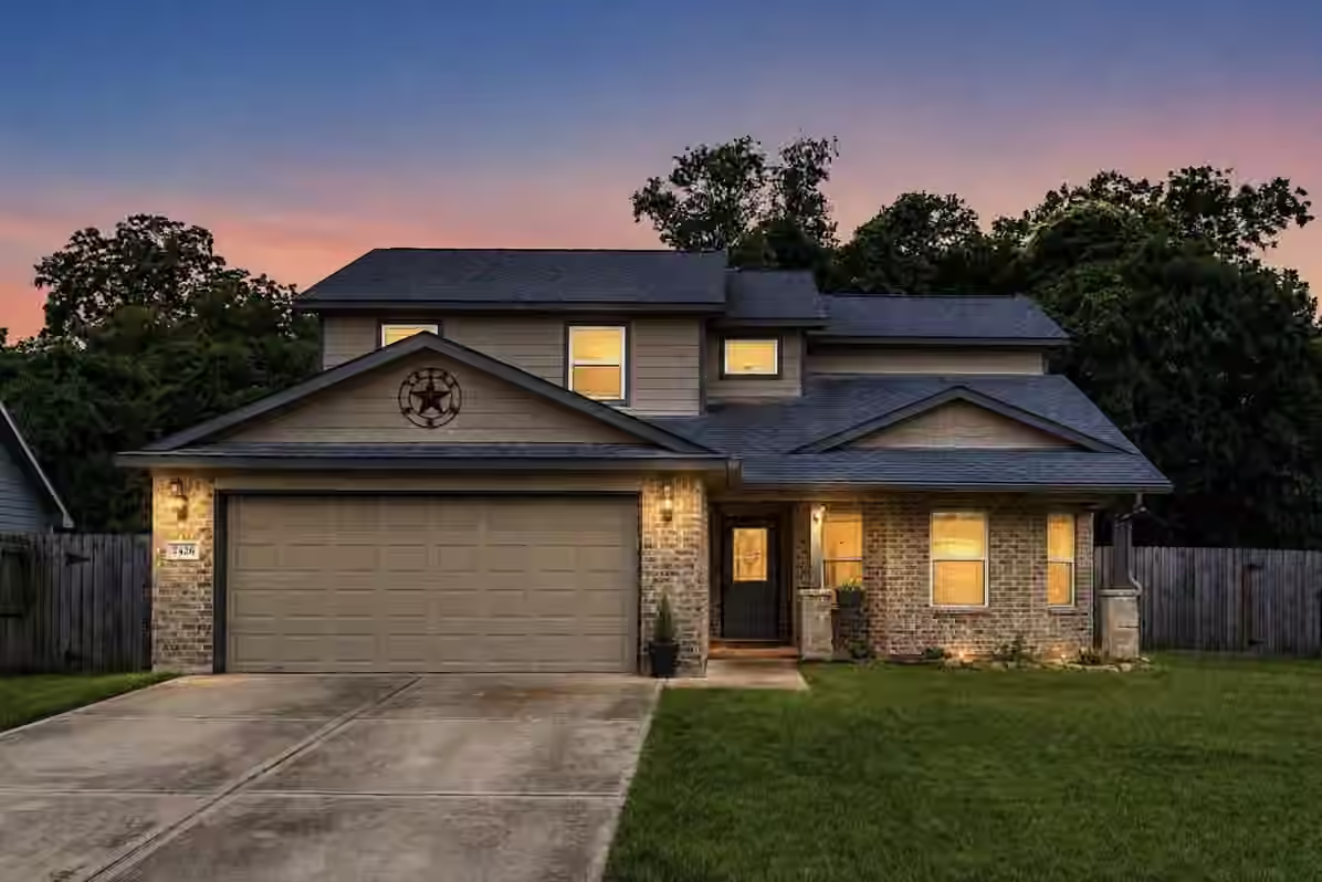 Photo 2 of 2426 Ridgewood Drive, West Columbia, TX