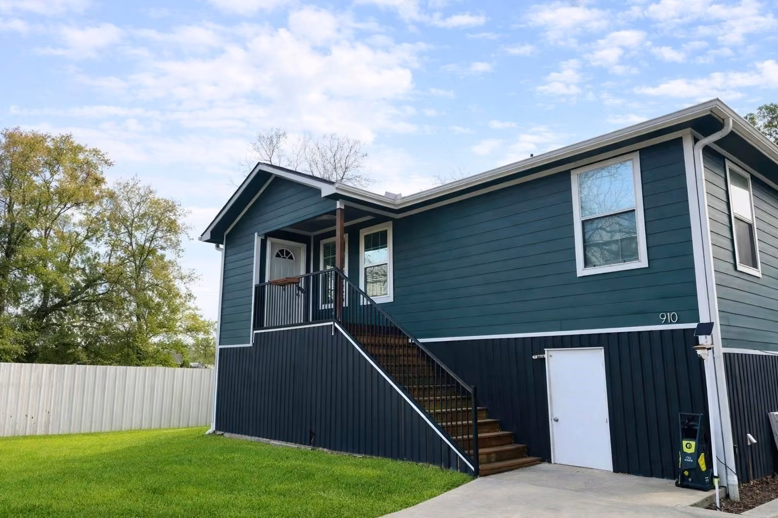 Photo of 910 Rosewick Street, Houston, TX