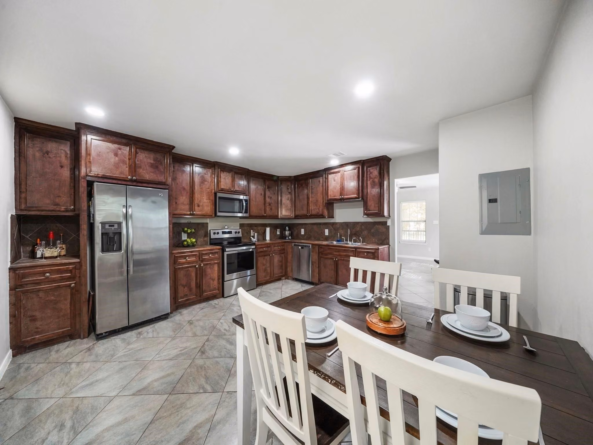 Photo 5 of 910 Rosewick Street, Houston, TX
