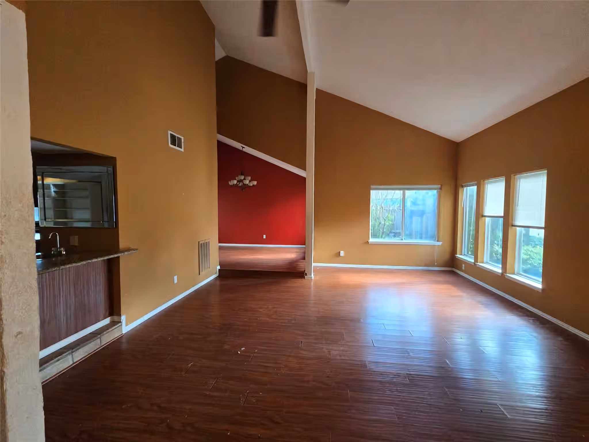 Photo 3 of 10410 Tennis Court, Houston, TX
