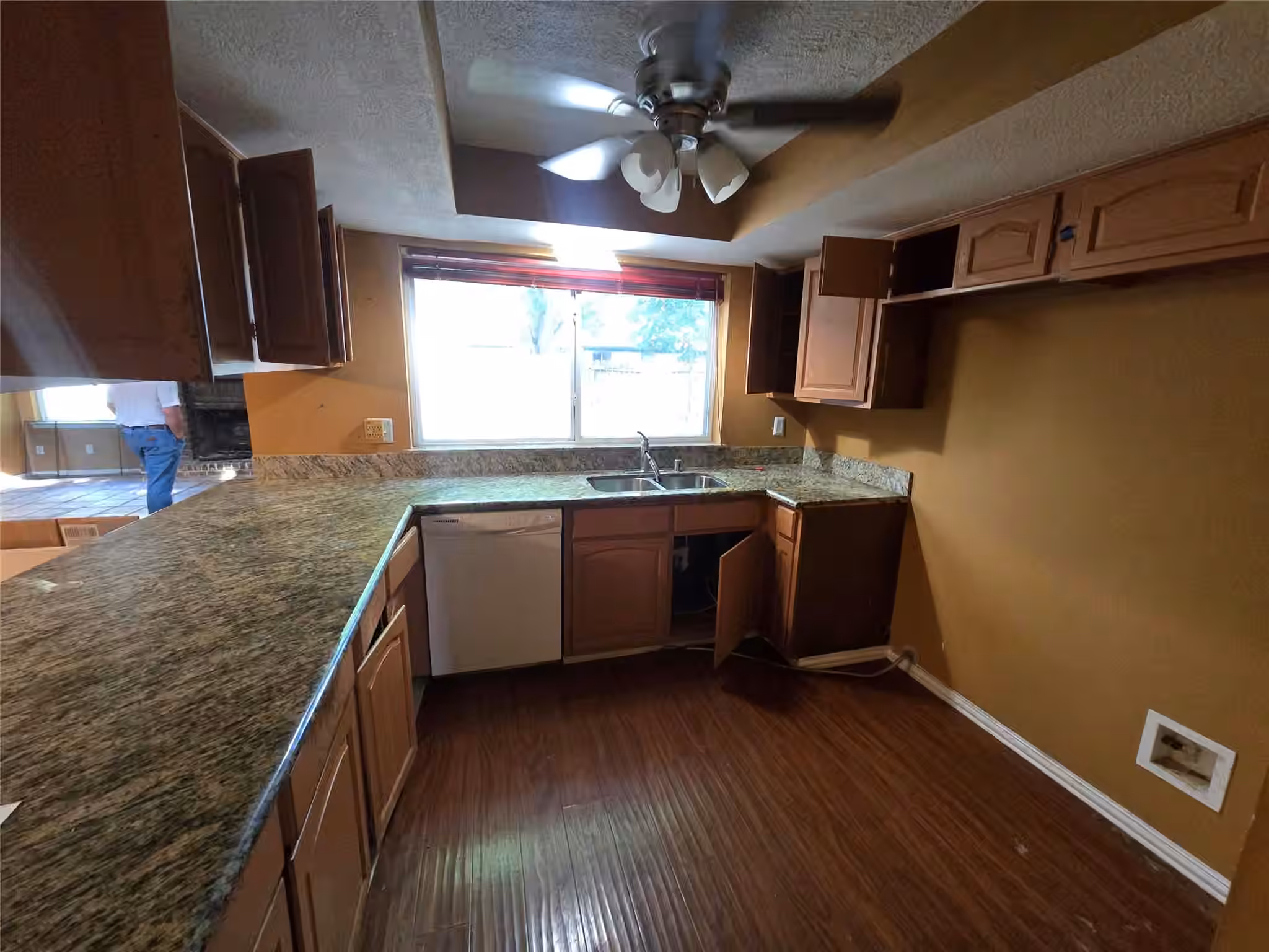 Photo 6 of 10410 Tennis Court, Houston, TX