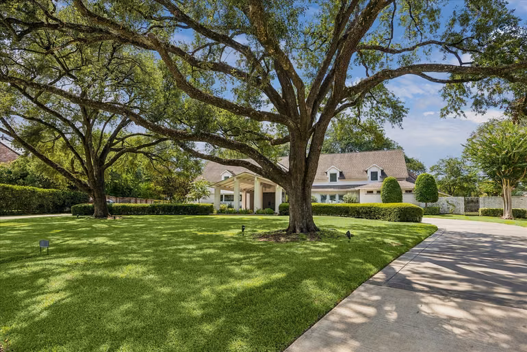 Photo 2 of 5524 Sturbridge Drive, Houston, TX