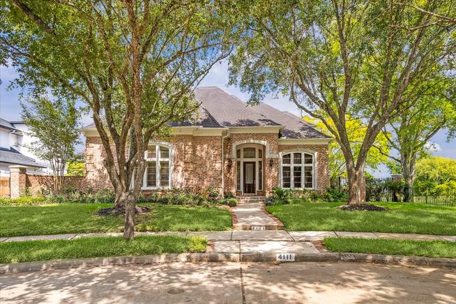 Photo 4 of 4111 Thistle Hill Court, Sugar Land, TX