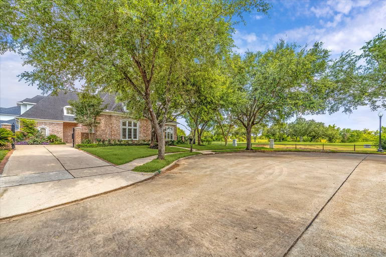 Photo 5 of 4111 Thistle Hill Court, Sugar Land, TX