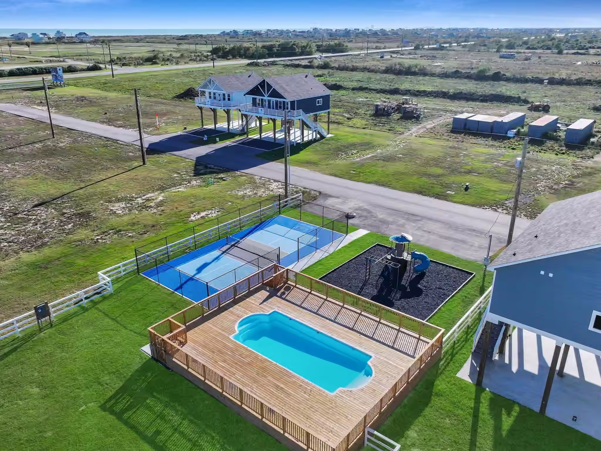 Photo 3 of 1028 Sunset Circle W, Crystal Beach, TX