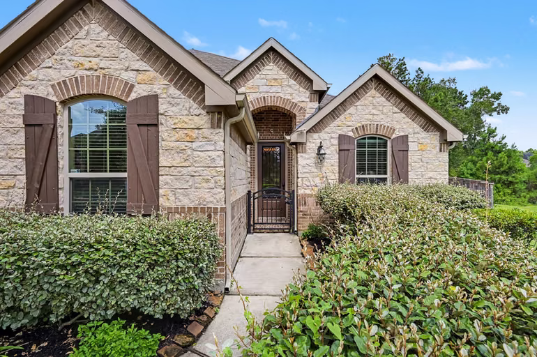 Photo 2 of 187 Wade Pointe Drive, Montgomery, TX