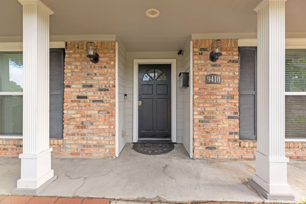 Photo 3 of 9410 Fairdale Lane, Houston, TX