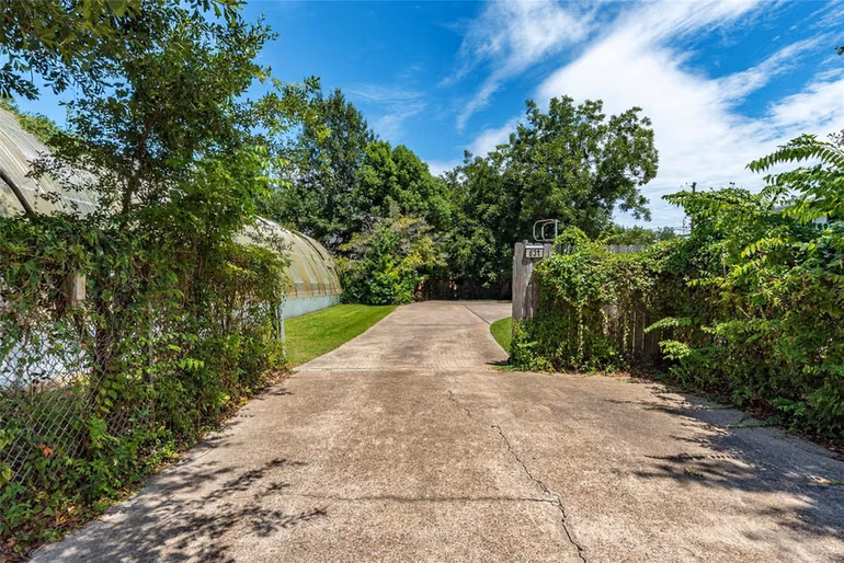 Photo 4 of 631 E Shore Drive, Clear Lake Shores, TX
