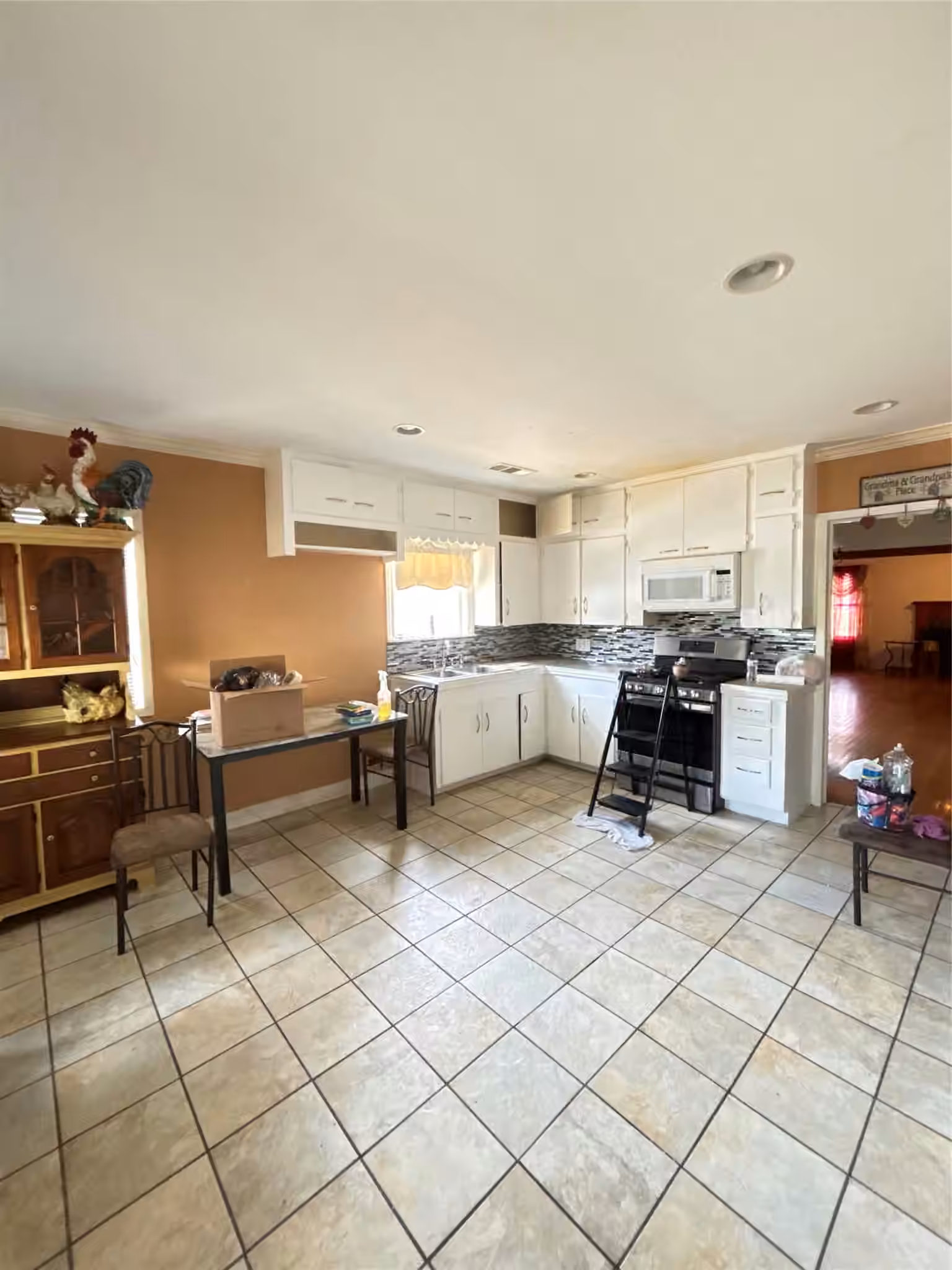 Photo 5 of 203 W Park Lane, Pasadena, TX