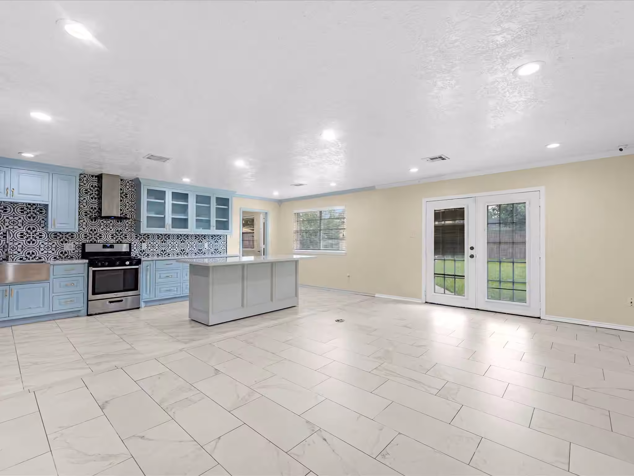 Photo 3 of 13931 Roundstone Lane, Houston, TX