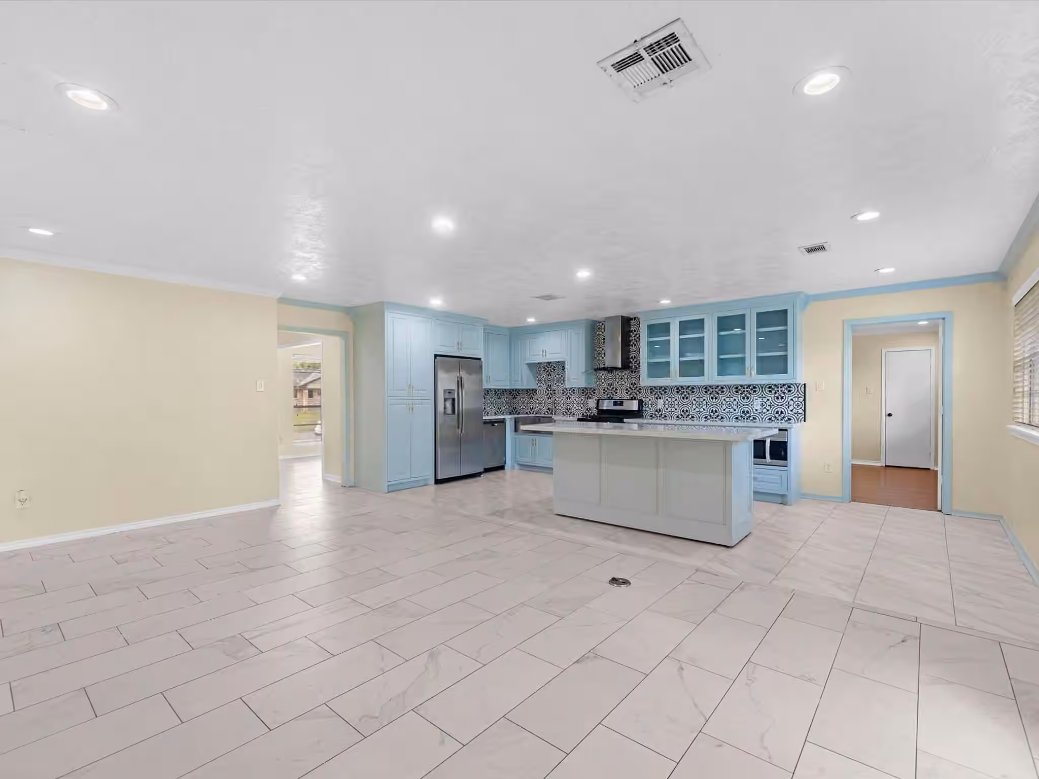 Photo 5 of 13931 Roundstone Lane, Houston, TX