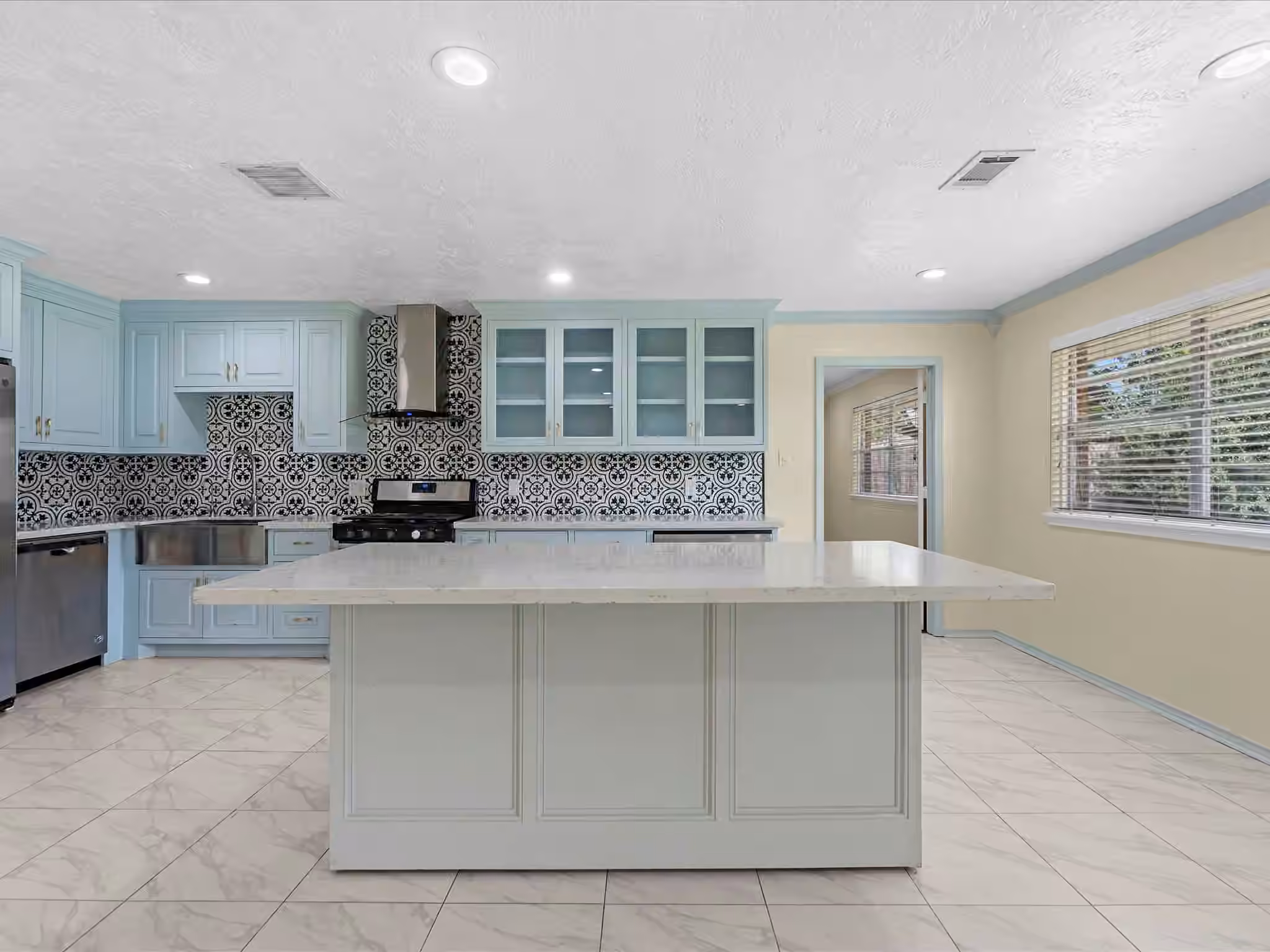 Photo 6 of 13931 Roundstone Lane, Houston, TX