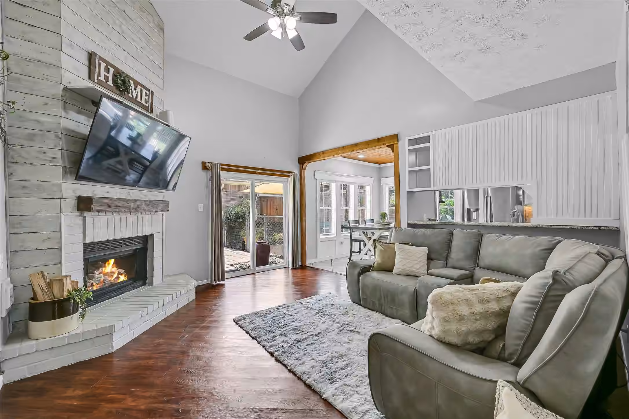 Photo 3 of 1018 Londonderry Avenue, Friendswood, TX