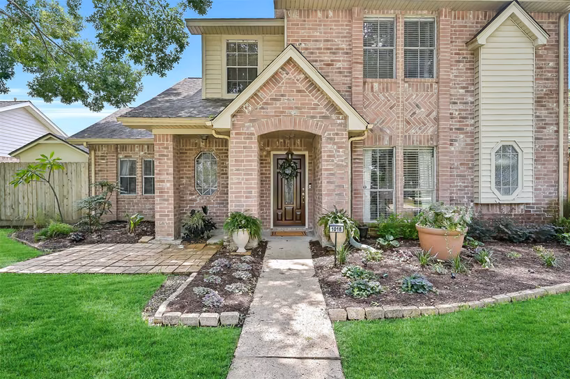 Photo 7 of 1018 Londonderry Avenue, Friendswood, TX