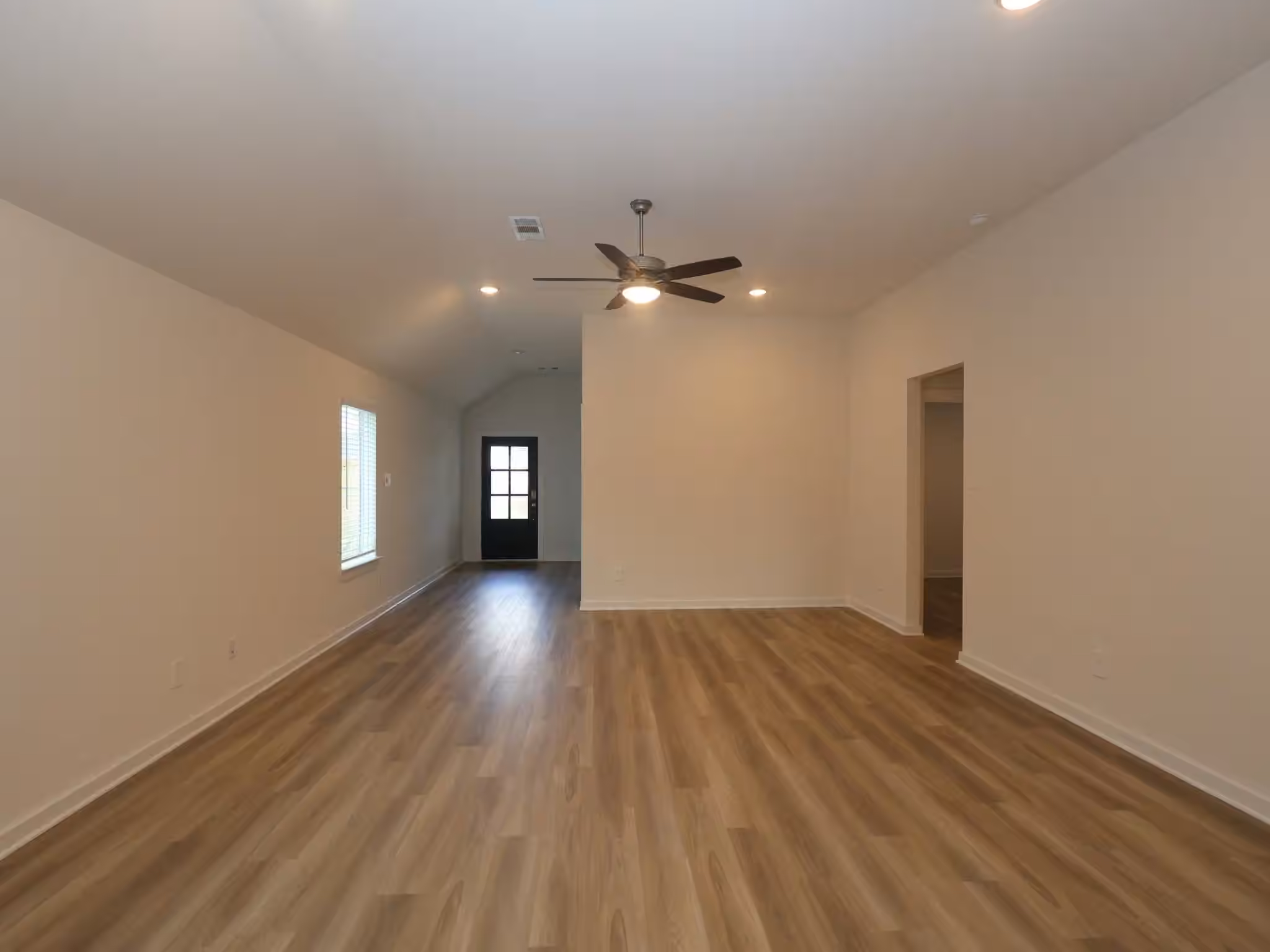 Photo 4 of 16834 Cockspur Hawthorn Lane, New Caney, TX
