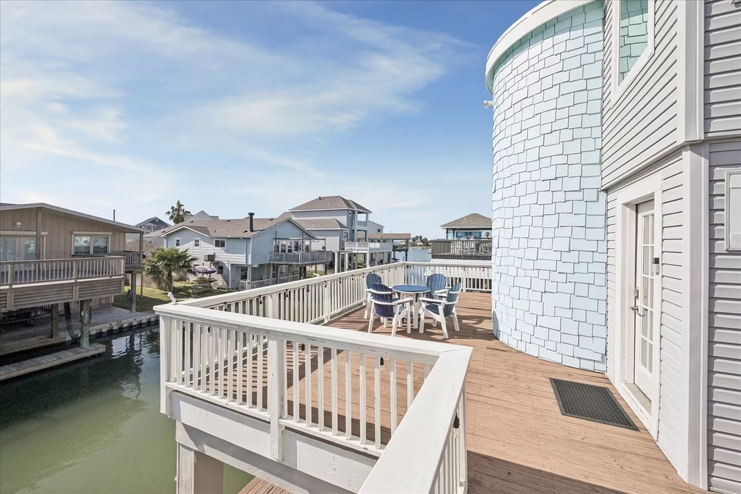 Photo 2 of 16533 Barbados Way, Jamaica Beach, TX