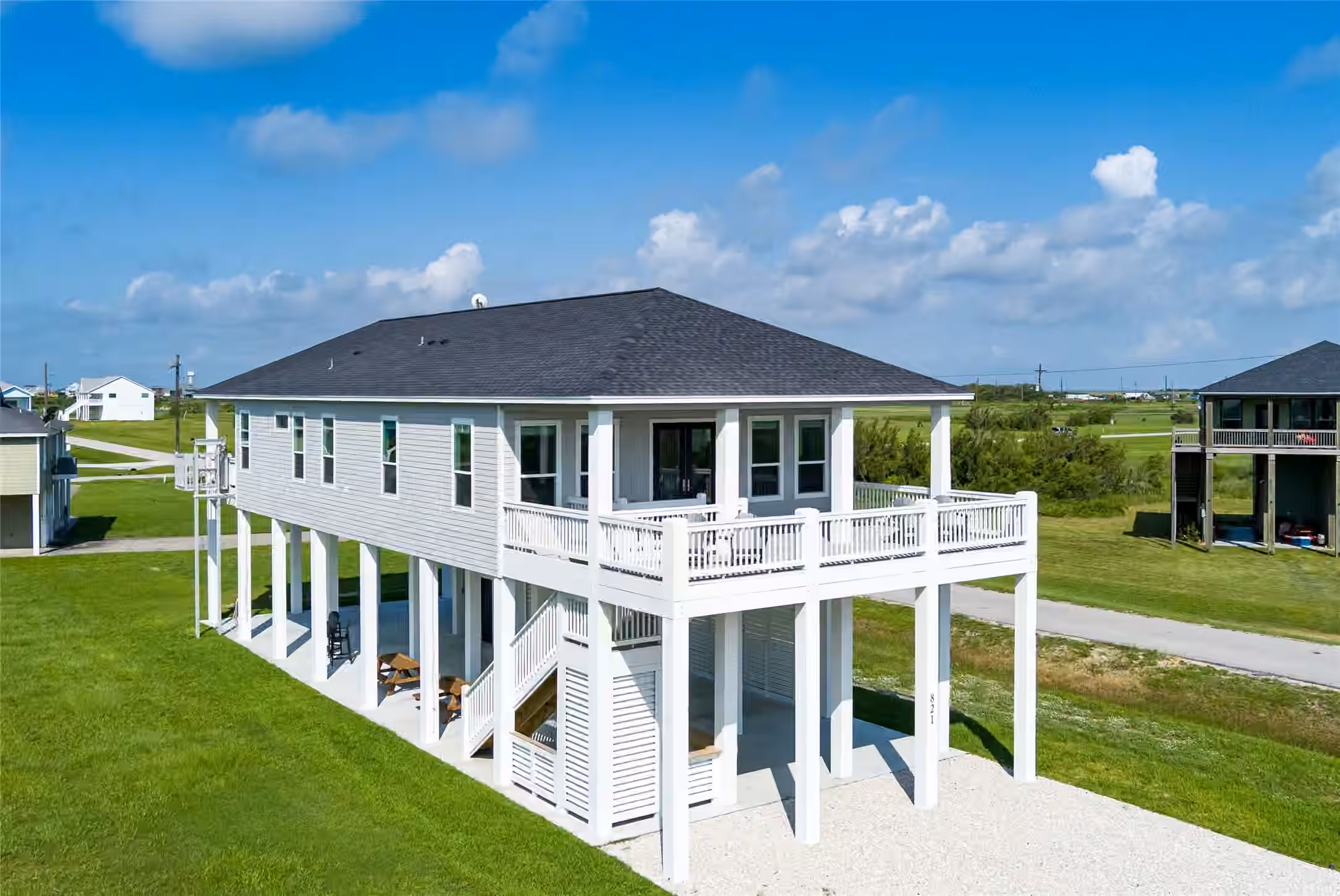 Photo 2 of 821 Casa Drive, Crystal Beach, TX