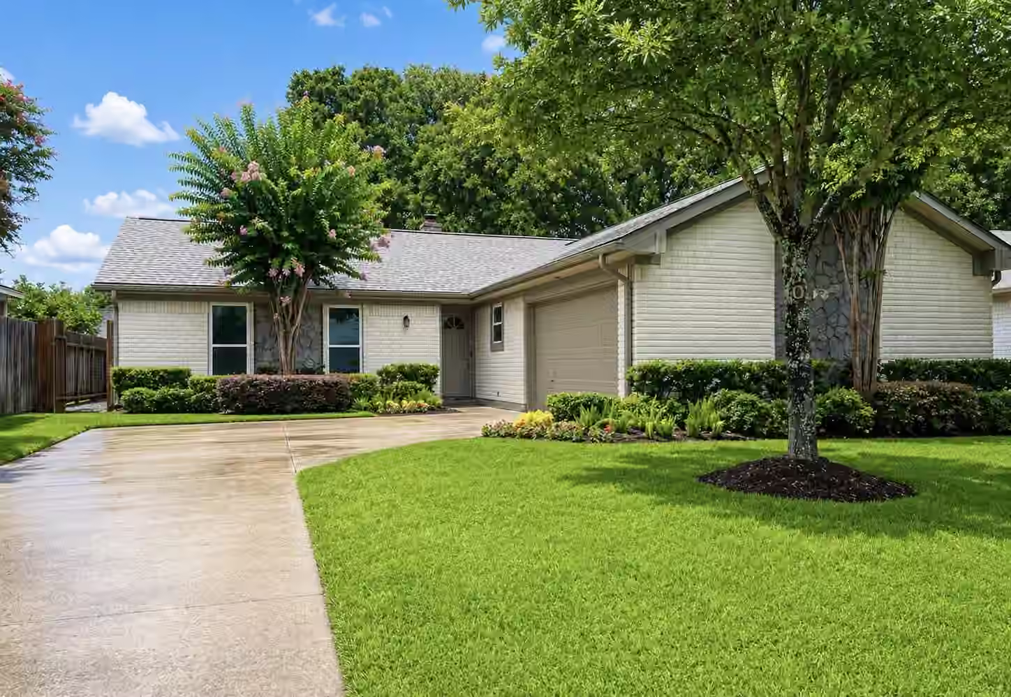Photo of 1418 Barrowgate Dr, Sugar Land, TX 77498
