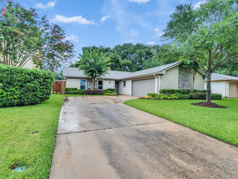 Photo 2 of 1418 Barrowgate Dr, Sugar Land, TX