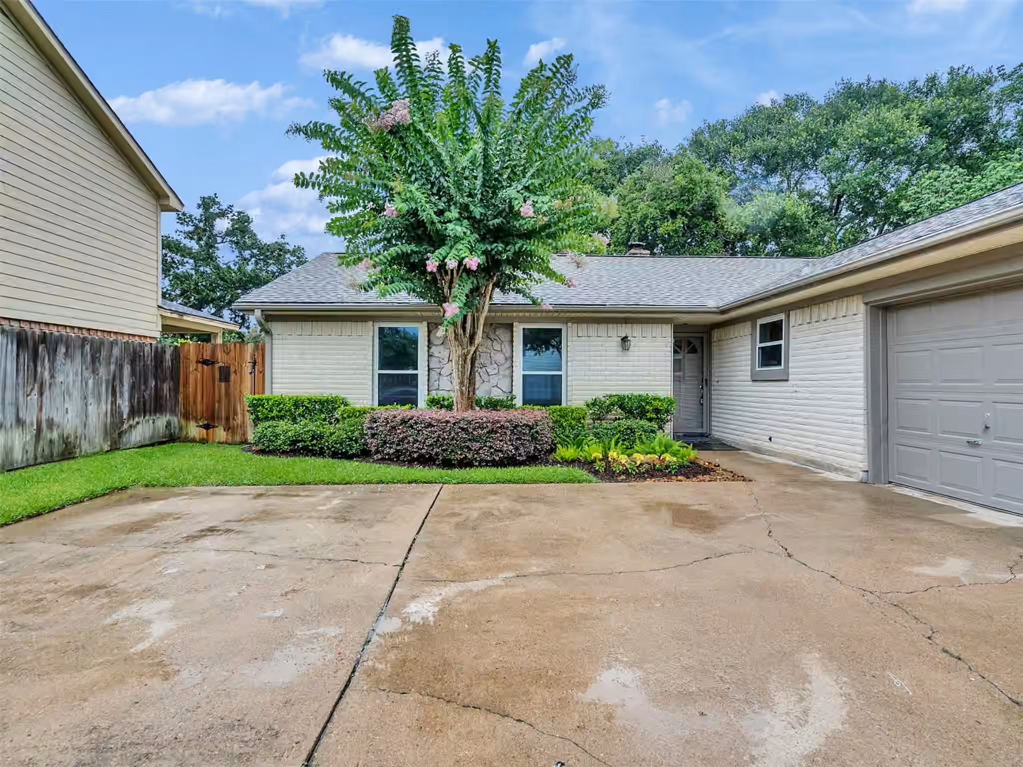 Photo 3 of 1418 Barrowgate Dr, Sugar Land, TX