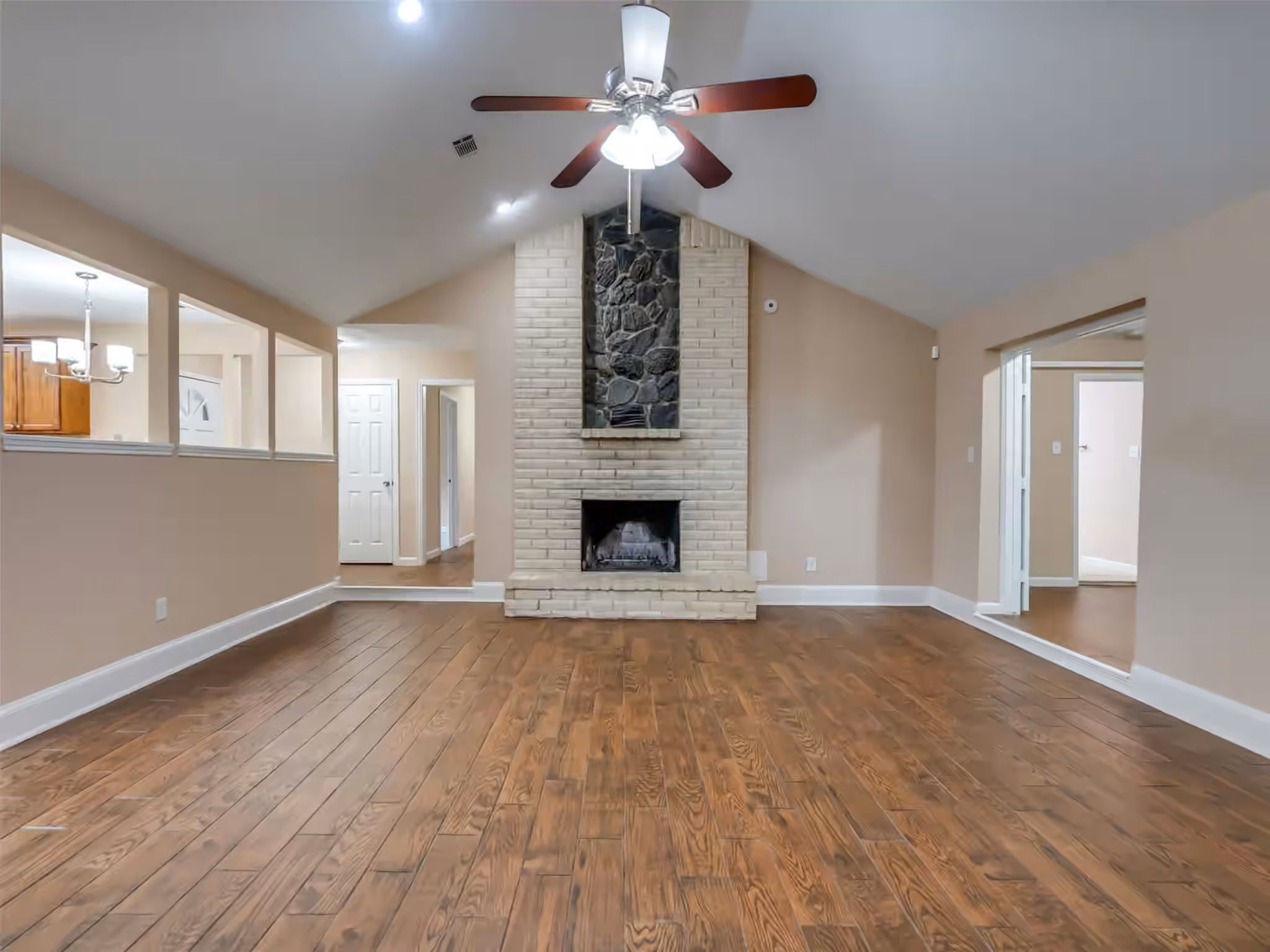 Photo 5 of 1418 Barrowgate Dr, Sugar Land, TX
