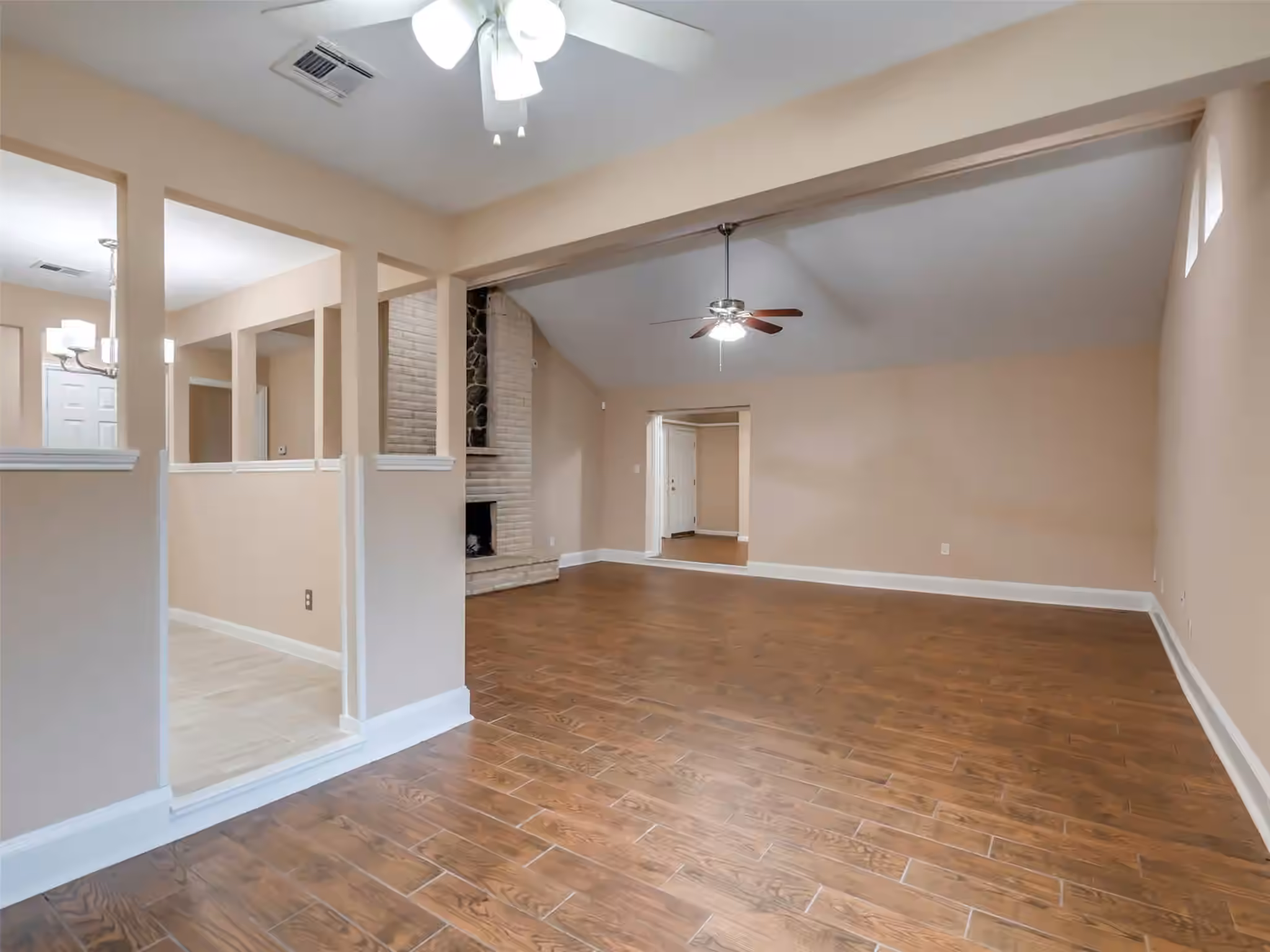 Photo 7 of 1418 Barrowgate Dr, Sugar Land, TX