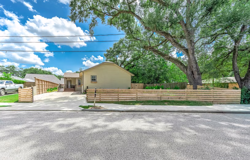Photo of 303 Baker Drive, Tomball, TX