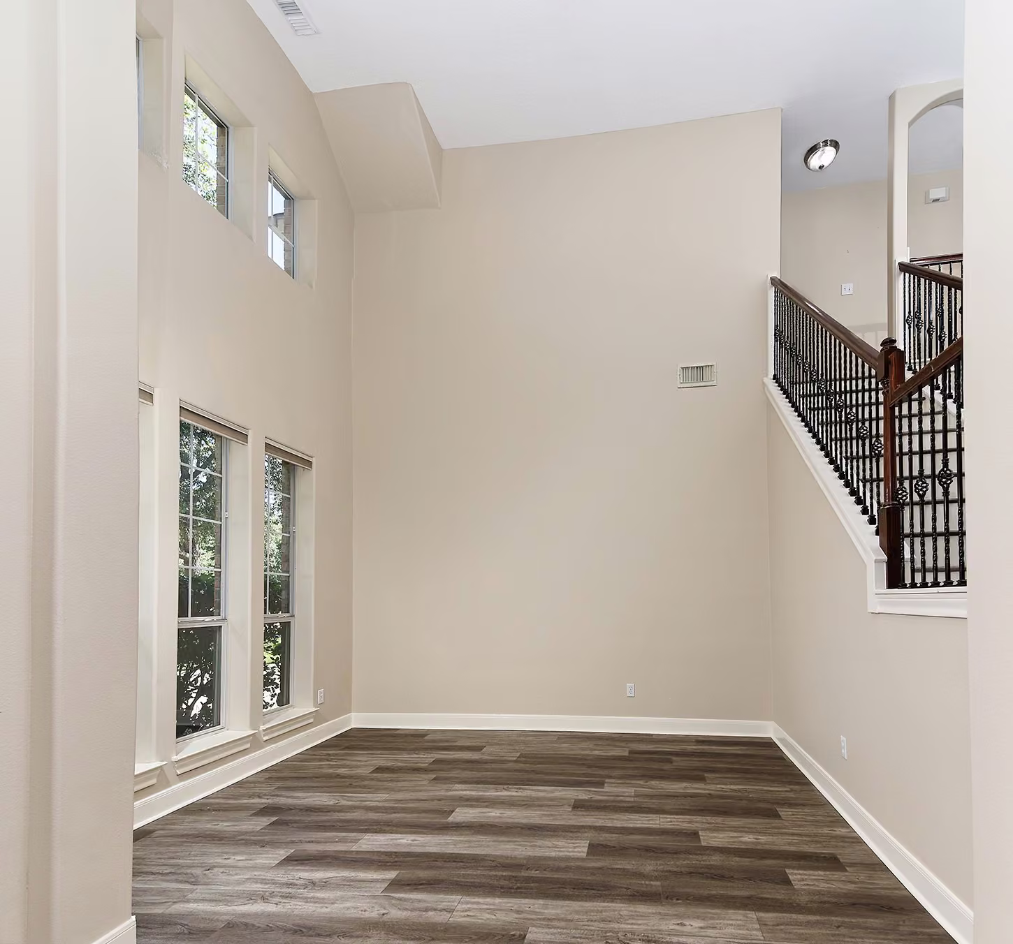 Photo 5 of 6327 Spring Creek Oaks Drive, Spring, TX