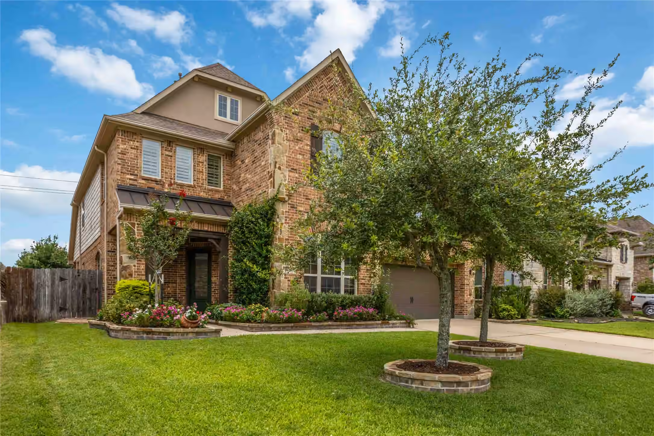 Photo 2 of 1628 Longwood Glen Lane, Friendswood, TX