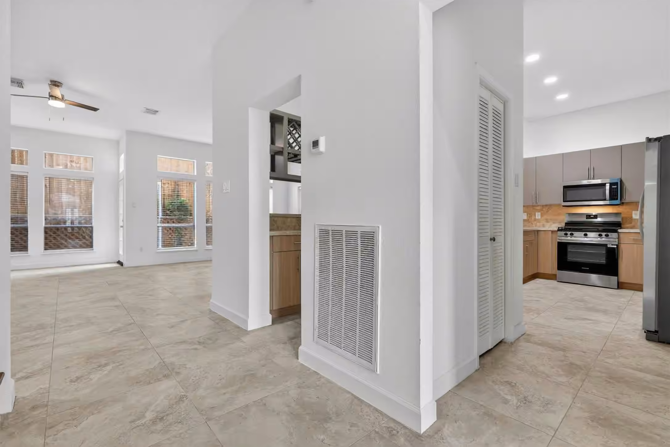 Photo 5 of 4720 Post Oak Timber Drive 23, Houston, TX