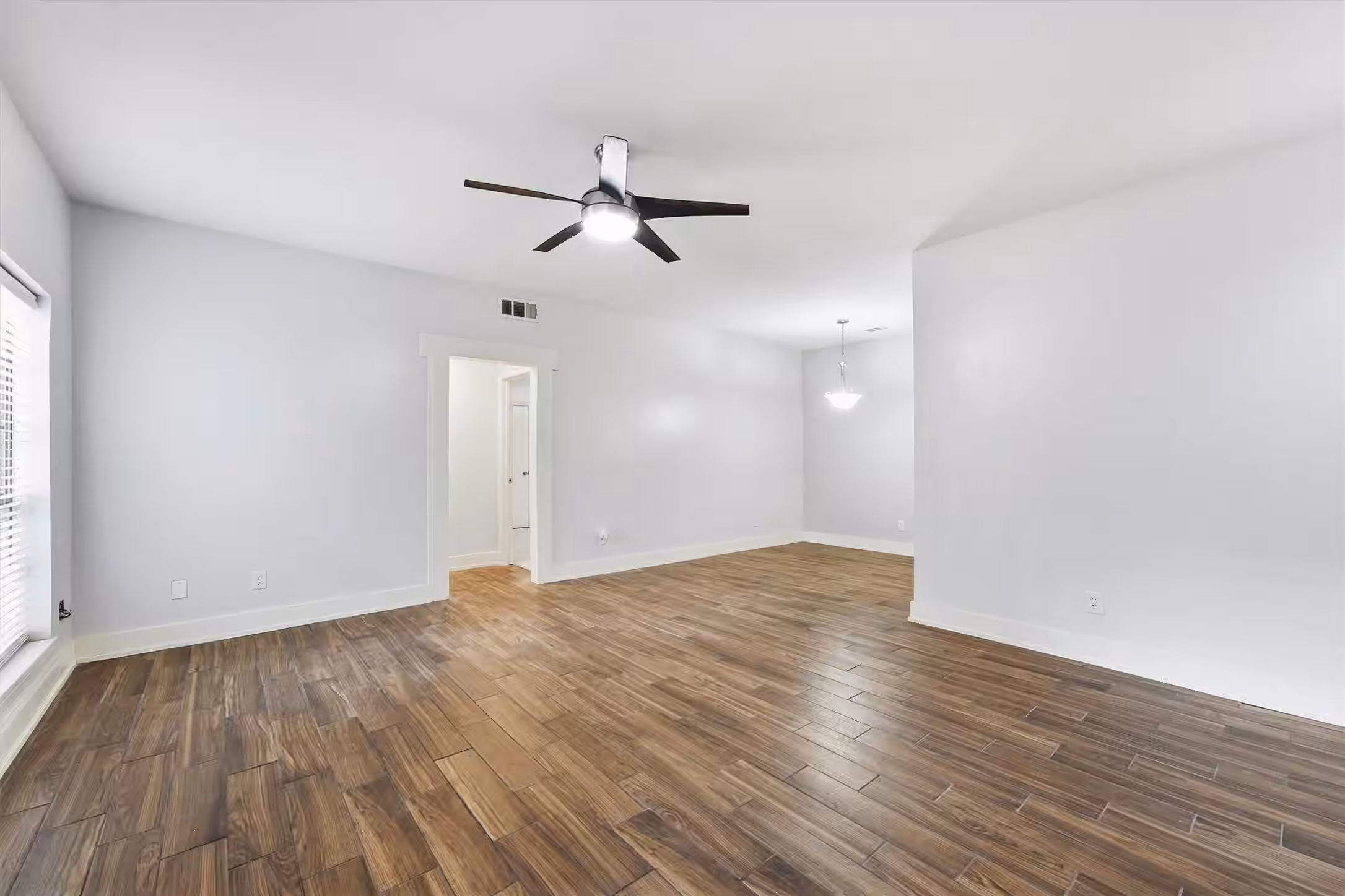Photo 4 of 9707 Richmond Avenue 127, Houston, TX