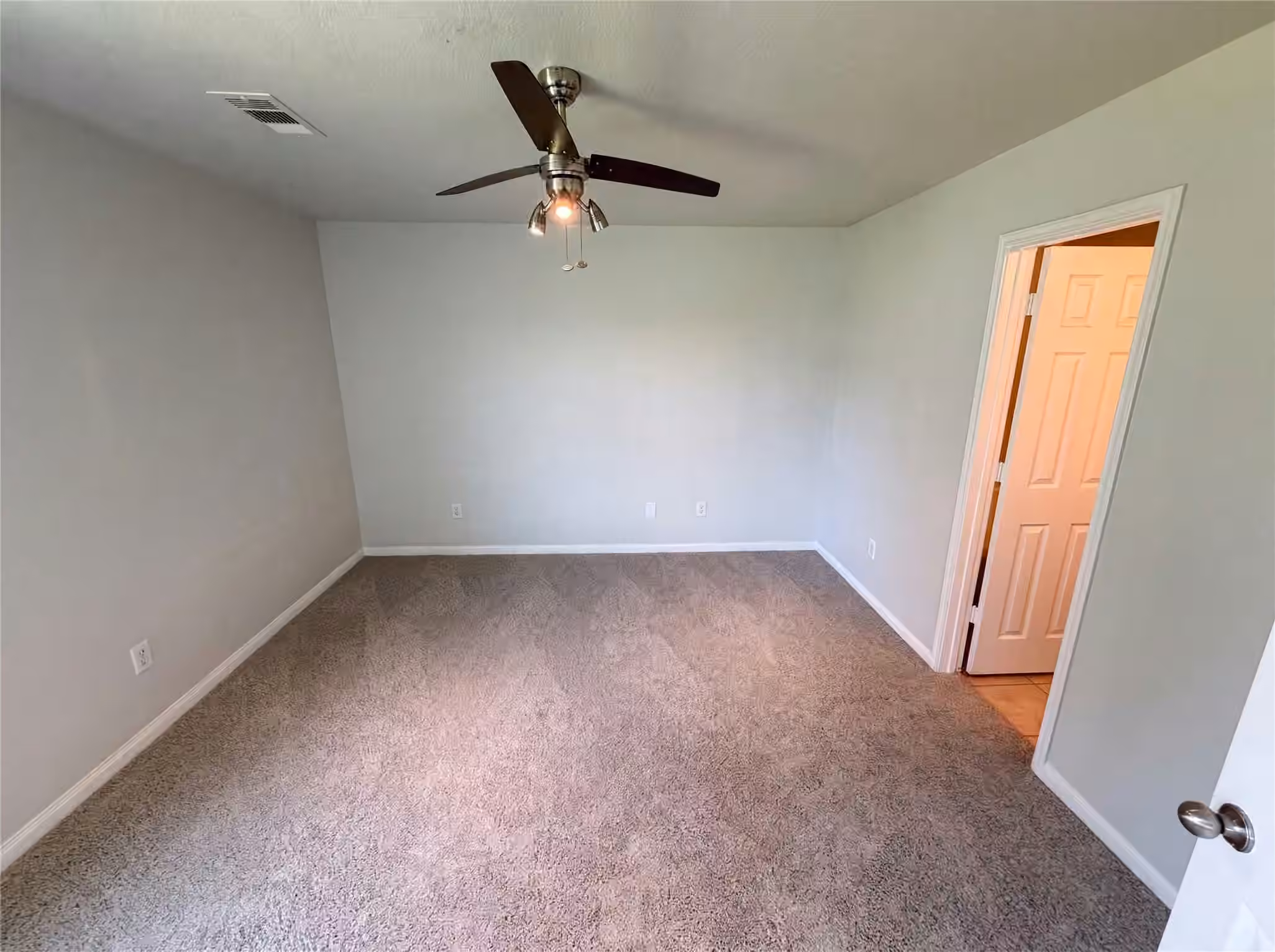 Photo 4 of 907 Amaryllis Road, Baytown, TX