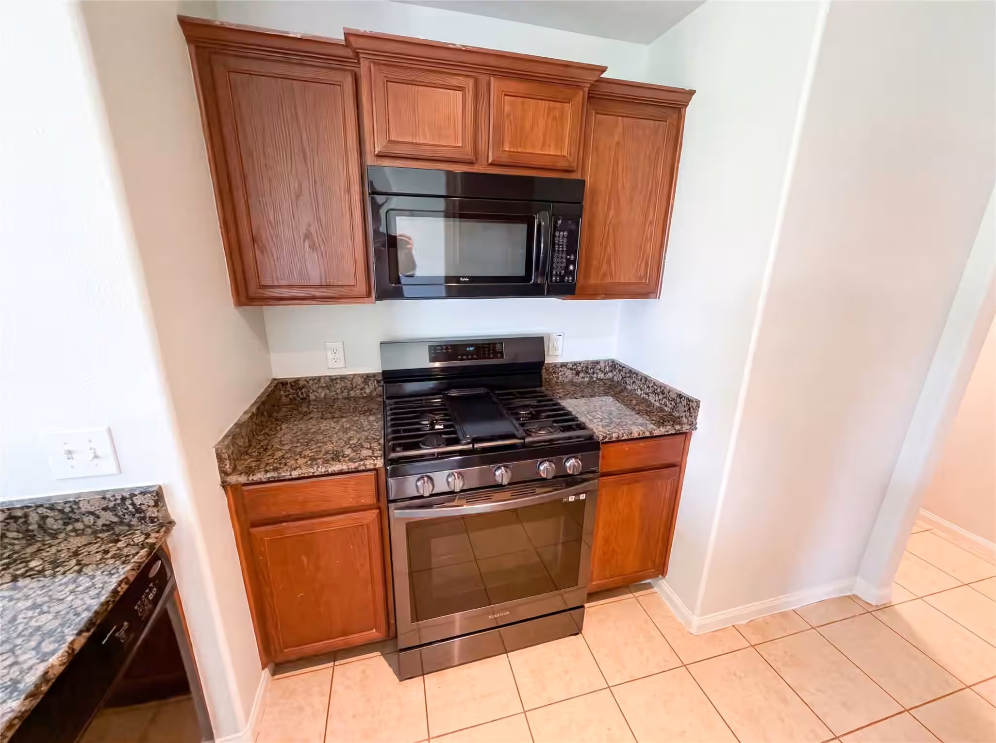 Photo 7 of 907 Amaryllis Road, Baytown, TX