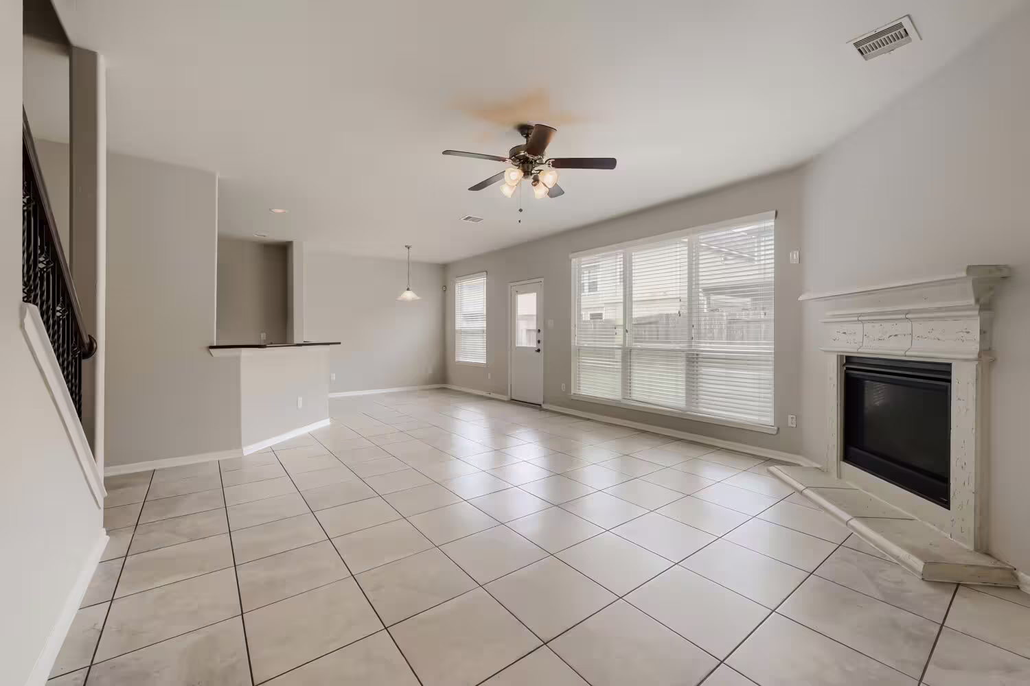 Photo 4 of 4135 Loft Square Place, Humble, TX