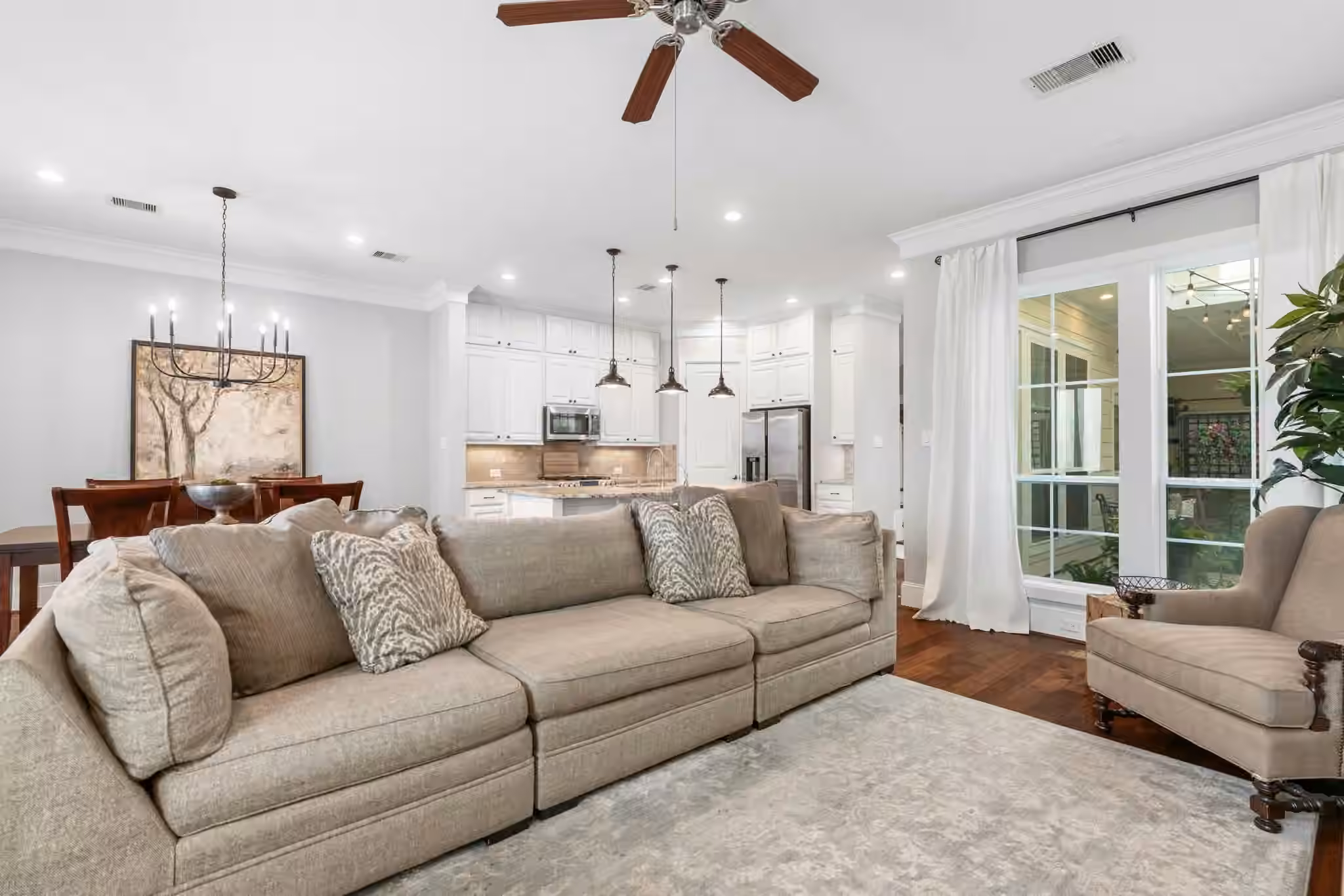 Photo 4 of 186 W Breezy Way, The Woodlands, TX