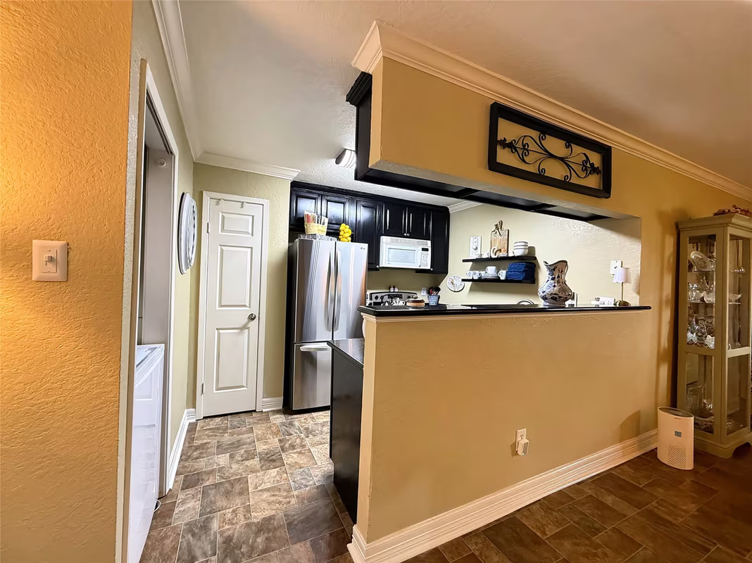 Photo 6 of 418 Garland Drive 120, Lake Jackson, TX