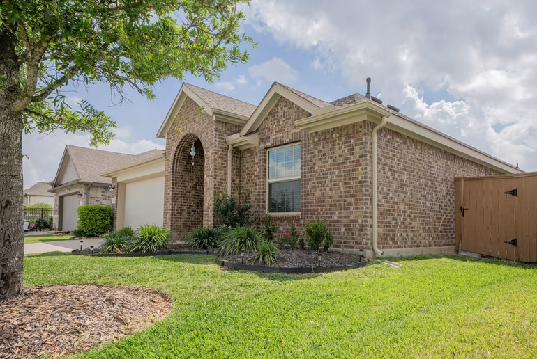 Photo 4 of 8658 Flamingo Bay Lane, Cypress, TX