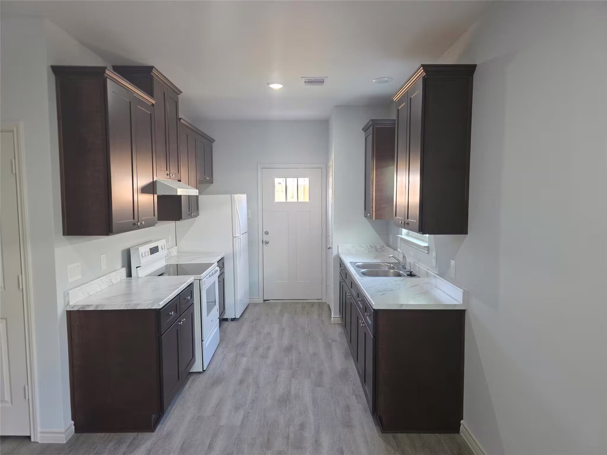 Photo 4 of 9905 Dipping Brook Street, Houston, TX